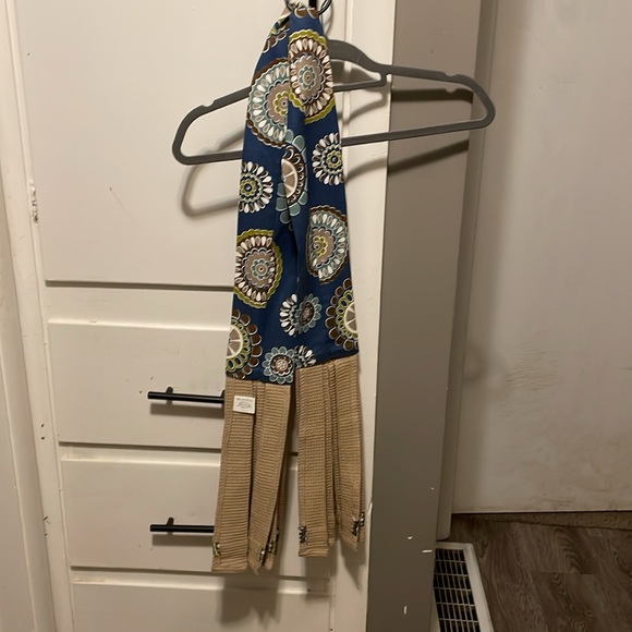 Demdaco Kitchen Boa Is A Stylish Re-invention Of The Classic Tea Towel. - Picture 8 of 8